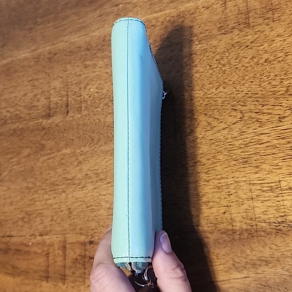 Fossil Mint Green wristlet - Picture 3 of 16